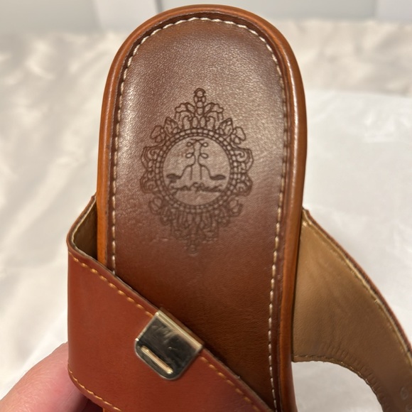 Brown platform Dutch style sandal 8 - Picture 9 of 9